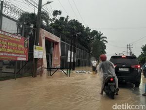 Jalan di Depan Lapas dan Rutan Tanjung Gusta Medan Banjir