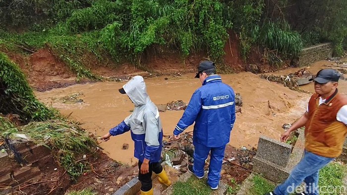 Kondisi TMP Cikutra yang terdampak luapan Sungai Cidurian