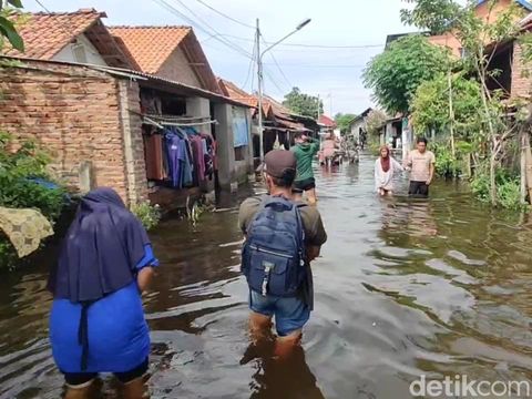 Kondisi TPS 08 Pabean, Kelurahan PasirKratonKramat (PKK), Kota Pekalongan, yang masih terendam banjir, Rabu (27/11/2024).