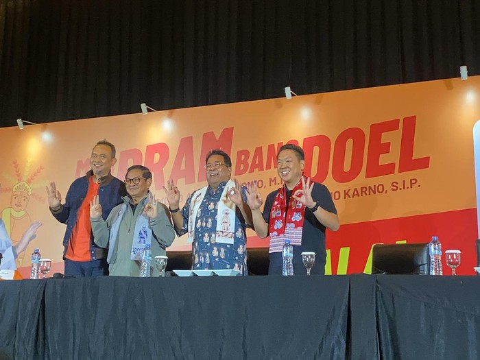 Konferensi pers Pramono-Rano tanggapi hasil quick count Pilkada Jakarta 2024 (Kurniawan/detikcom)