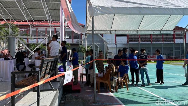 Sebanyak 1.521 warga binaan Lapas Makassar menyalurkan hak suaranya dalam Pilkada 2024. Proses pemungutan suara berjalan tertib di tiga TPS.