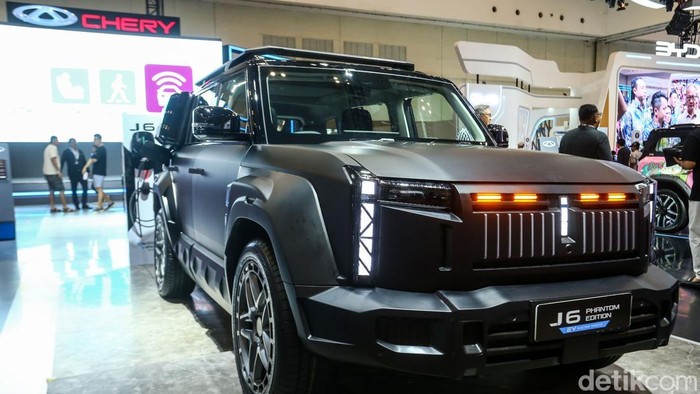 Melihat Lebih Dekat Chery J6, Mobil Listrik Off Road Pertama di RI Chery J6 resmi diumumkan harganya di pameran Gaikindo Jakarta Auto Week atau GJAW 2024. Mobil listrik bergaya off road pertama di Indonesia tersebut dibanderol mulai Rp 490 jutaan dengan status OTR Jakarta. Berapa target penjualannya sebulan?