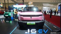 Chery J6 RWD menggunakan motor listrik dengan muntahan tenaga 184 PS dan torsi 220 NM. Kemudian baterainya 65,6 kwh dengan jangkauan maksimum 426 km.  
