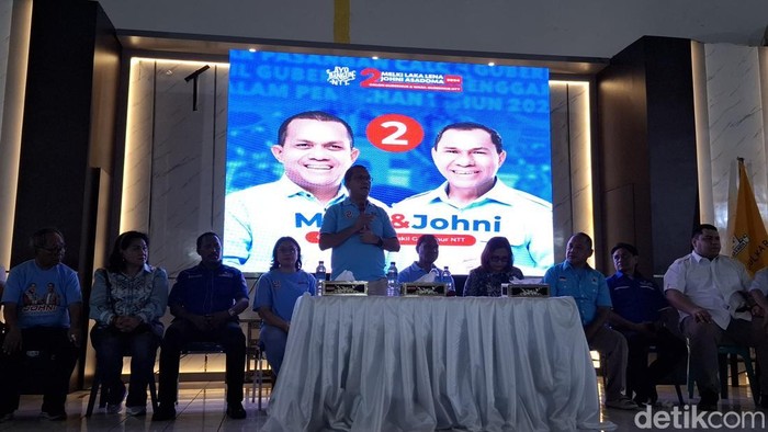 Melki Laka Lena-Johni Asadoma saat konferensi pers di kantor DPD Golkar NTT, Kota Kupang, Rabu (27/11/2024). (Yufengki Bria/detikBali).