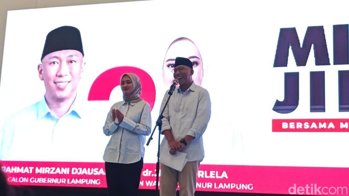 Mirza-Jihan nonton bareng hasil quick count.