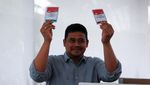 Momen Bobby Nyoblos Bareng Keluarga