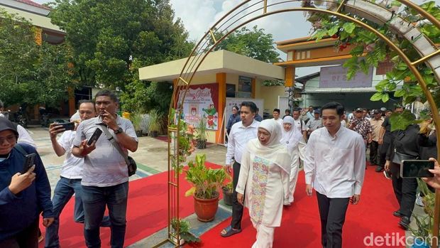 Momen Khofifah menyalurkan hak suaranya