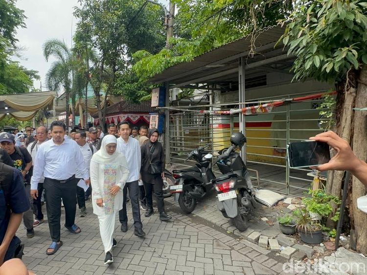 Potret Khofifah Nyoblos di TPS Jemur Wonosari