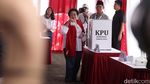 Momen Megawati dan Puan Pamer Kelingking Bertinta Usai Nyoblos