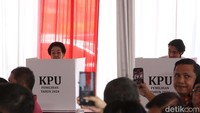 Megawati sendiri selesai mencoblos pukul 11.17 WIB.