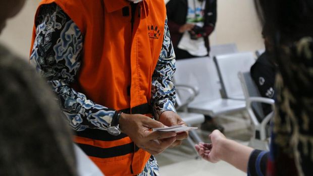 Momen tahanan KPK tetap kenakan rompi oranye saat nyoblos di Pilkada 2024 (dok.KPK)