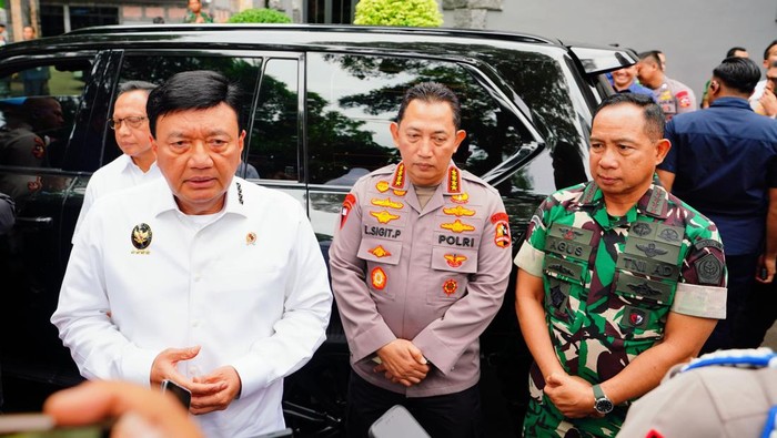 Monitoring dan rapat pilkada serentak dipimpin Menko Polkam Budi Gunawan di Subden Denma Mabes TNI, Jalan Merdeka Barat, Jakarta Pusat, Rabu (27/11/2024).
