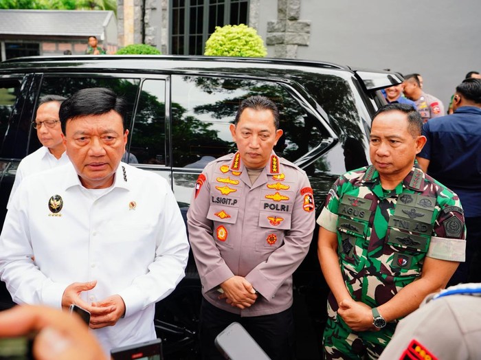Monitoring dan rapat pilkada serentak dipimpin Menko Polkam Budi Gunawan di Subden Denma Mabes TNI, Jalan Merdeka Barat, Jakarta Pusat, Rabu (27/11/2024).