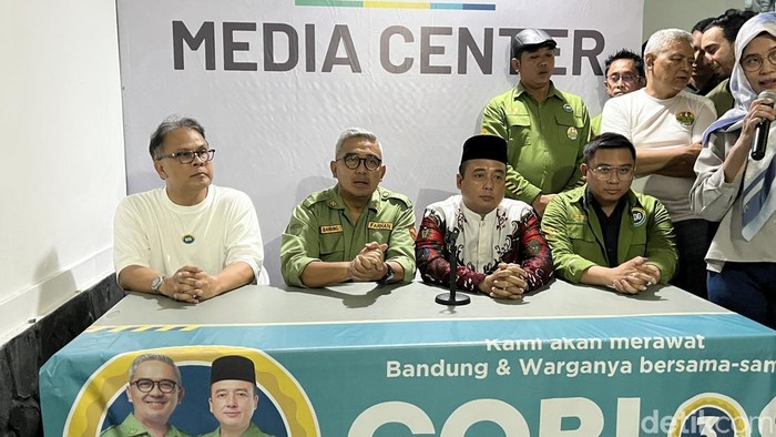 Pasangan Calon Wali Kota dan Wakil Wali Kota Bandung nomor urut 3, Muhammad Farhan dan Erwin