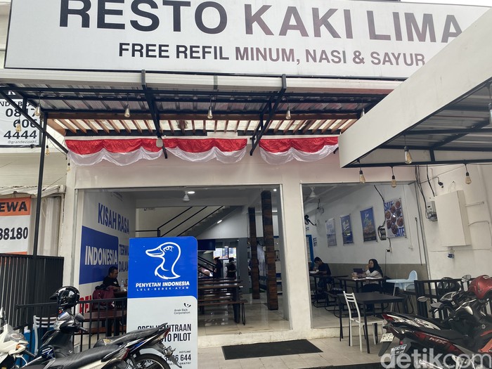 Penyetan Indonesia, restoran baru di Bangka, Jakarta Selatan. Menunya berupa lauk ayam goreng hingga cah kangkung dengan 3 jenis sambal yang nampol.