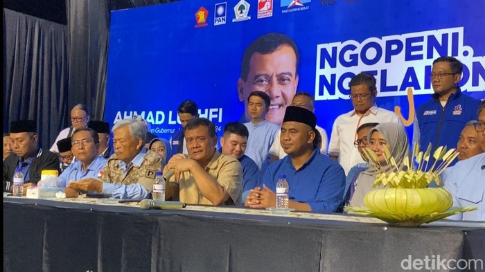 Calon Gubernur-Wakil Gubernur Jawa Tengah nomor urut 2, Ahmad Luthfi-Taj Yasin, di Posko Pemenangan, Kecamatan Semarang Tengah, Rabu (27/11/2024).