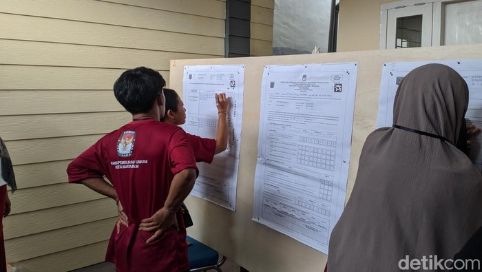 Proses penghitungan suara Pilwakot Mataram di TPS 01 Lingkungan Pusaka, Kelurahan Pejanggik, Kota Mataram. (Ahmad Viqi/detikBali)