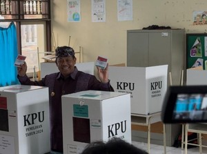 Nyoblos di TPS Dangin Puri Denpasar, Mahendra: Saya Lupa Milih Siapa