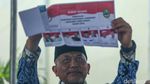 Potret Cagub Jabar Ahmad Syaikhu Nyoblos di Bekasi