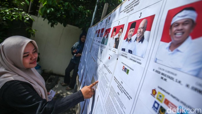 Potret Cagub Jabar Ahmad Syaikhu Nyoblos di Bekasi Calon Gubernur Jawa Barat Ahmad Syaikhu mencoblos di TPS 080, Pondok Gede, Kota Bekasi, Rabu (27/11/2024).