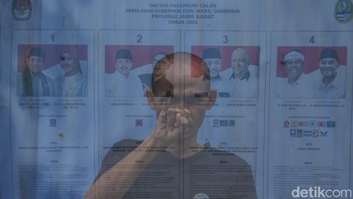 Sejumlah Orang Dalam Gangguan Jiwa (ODGJ) mengikuti Pilkada serentak di TPS 024, Mustika Jaya, Kota Bekasi, Rabu (27/11/2024).