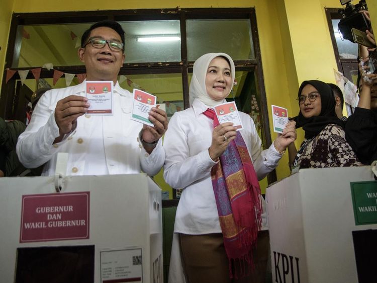Potret RK-Suswono Gunakan Hak Pilih di Bandung dan Bogor