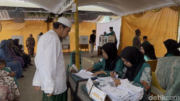 Potret TPS 03 Rembang tempat Gus Yasin nyoblos, Rabu (27/11/2024).