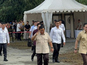 Prabowo Nyoblos Pilkada, ke TPS Naik Mobil Maung Garuda Limousine