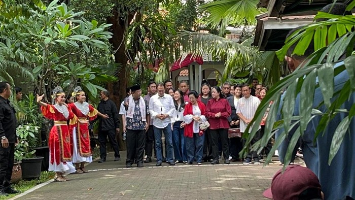 Pramono-Rano menemani Megawati mencoblos di Pilkada Jakarta 2024.