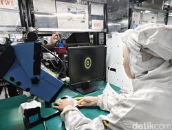 Mengintip Produksi iQOO 13 di Tangerang