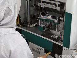 Mengintip Produksi iQOO 13 di Tangerang