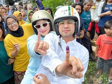 TPS Masuk Gang, Raffi Ahmad Naik Vespa Nyoblos Bareng Nagita Slavina