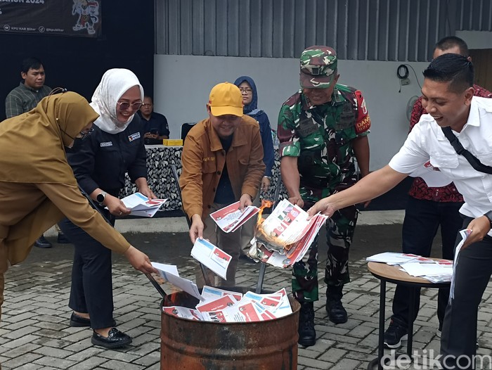 Ratusan Surat Suara Rusak Dimusnahkan di Blitar