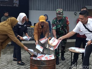 Ratusan Surat Suara Rusak di Kota-Kab Blitar Dimusnahkan