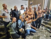 Ibin-Elim Unggul Quick Count, Relawan Ramai-ramai Cukur Gundul