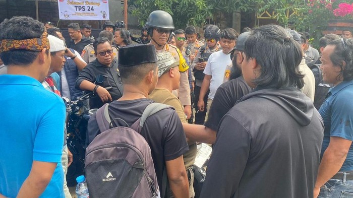 Ricuh antarpendukung paslon Pilkada Mamuju 2024.