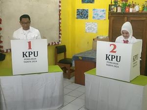 RK Bareng Atalia dan Putranya Arkana Nyoblos Pilkada Jabar di Bandung