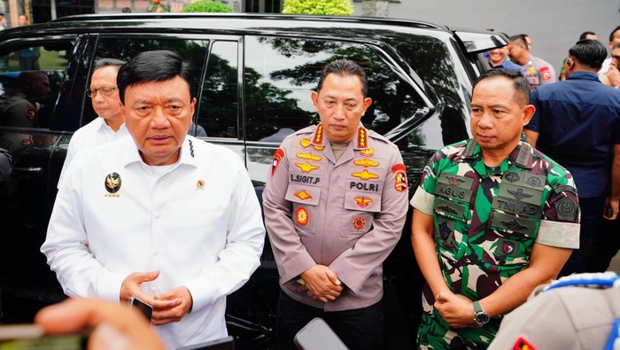 Sejumlah menteri memantau pelaksanaan Pilkada serentak 2024. Menko Polkam Budi Gunawan mengatakan pelaksanaan Pilkada berjalan aman. (dok Istimewa)