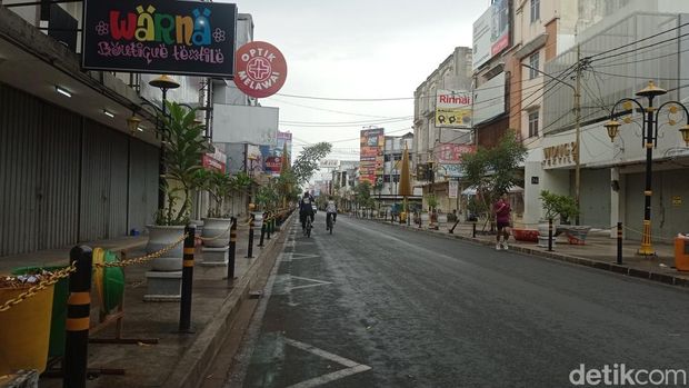 Suasana di jalanan perkotaan Tasikmalay pagi ini.
