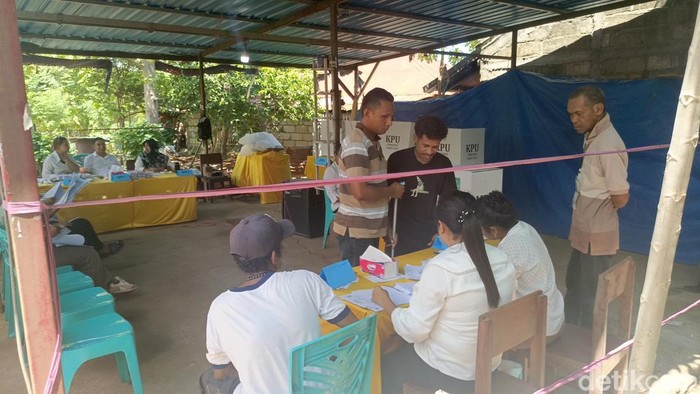 Suasana di TPS 13 Kelurahan Maulafa, Kecamatan Maulafa, Kota Kupang, Provinsi NTT, Rabu (27/11/2024). (Simon Selly)