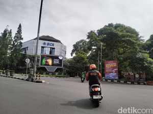 Lengang Suasana Jalanan Kota Bandung di Hari Pencoblosan