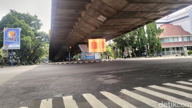 Suasana jalanan Kota Bandung di hari pencoblosan.