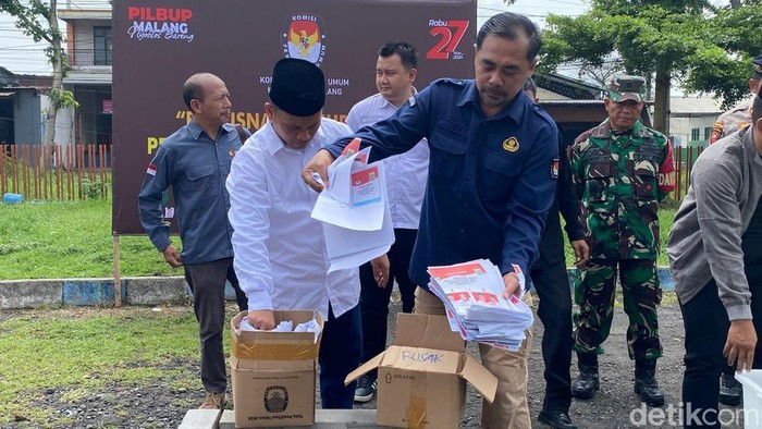 surat suara rusak di Malang dibakar