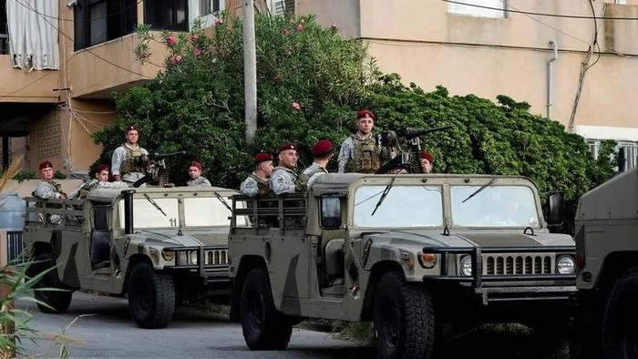 Lebanese army soldiers patrol in the northern Lebanese coastal town of Batroun early on Friday and captured one person, a security source said, in Batroun, Lebanon November 2, 2024. (File photo: Reuters)
