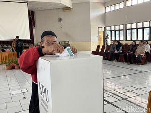 Antusias Pemilih Pemula hingga Lansia Salurkan Hak Pilihnya