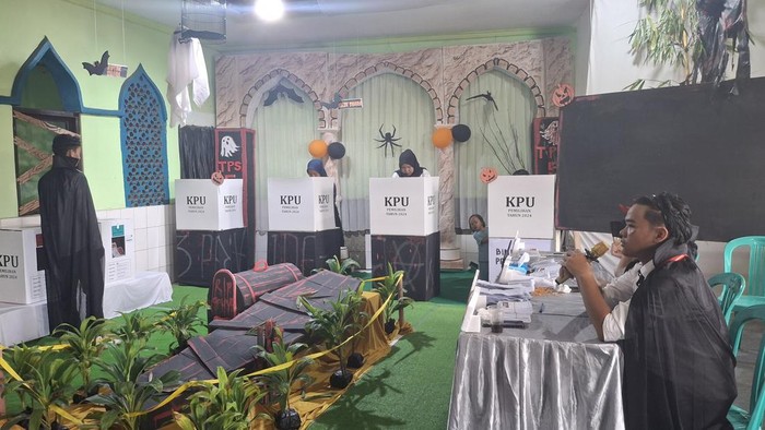 TPS 05 di Kelurahan Kebon Kelapa, Kota Bogor, pakai tema halloween