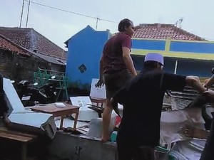 TPS 21 Citangkil Cilegon Ambruk Diterjang Hujan Disertai Angin