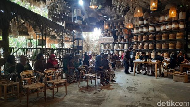 Suasana pemungutan suara di TPS 07 Sadang, Tanjungharjo, Nanggulan, Kulon Progo, Rabu (27/11/2024).