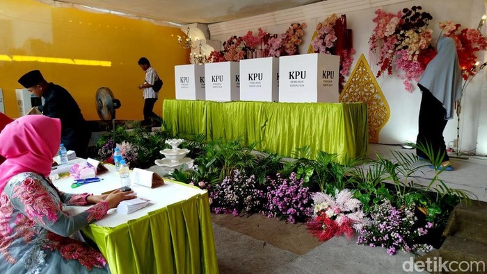 TPS unik berkonsep pernikahan di Bangkalan