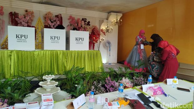tps unik di bangkalan, TPS 007 Pakai Konsep Pernikahan